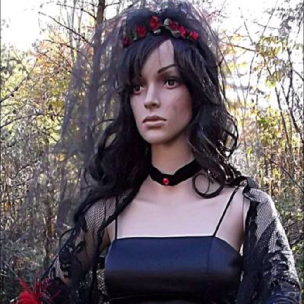 Vampiress Wedding Dress and accessories. Size XS - Picture 8 of 8